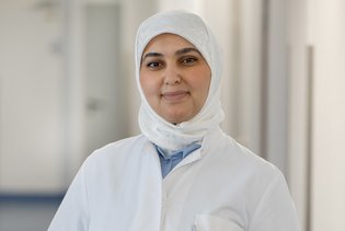 Oberärztin der Inneren Medizin Seham Bashir Alzalitni